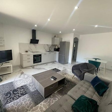 Bel Appartement Avec Parking Cabannes エクステリア 写真