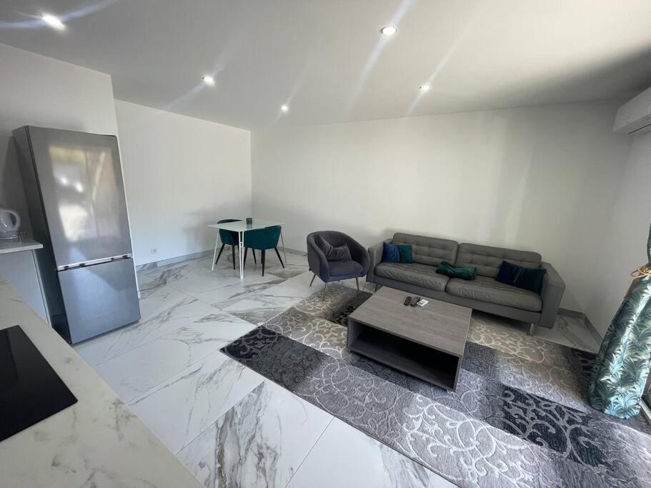 Bel Appartement Avec Parking Cabannes エクステリア 写真