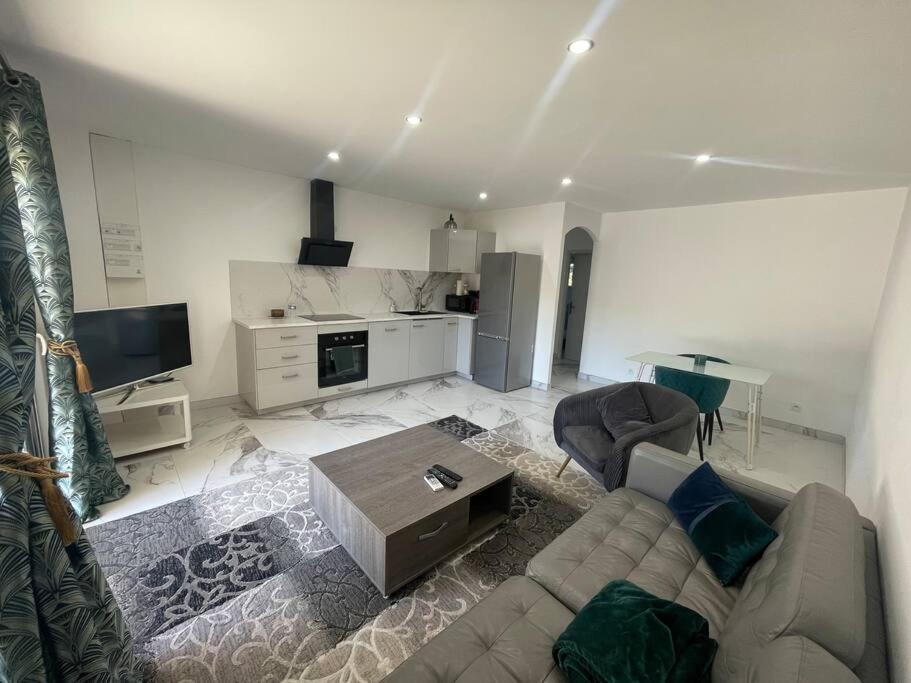 Bel Appartement Avec Parking Cabannes エクステリア 写真